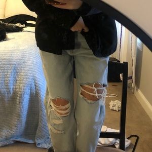 ZARA MOM RIPPED JEANS NWT